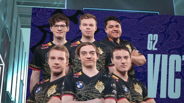 福克斯被迫 福克斯被迫