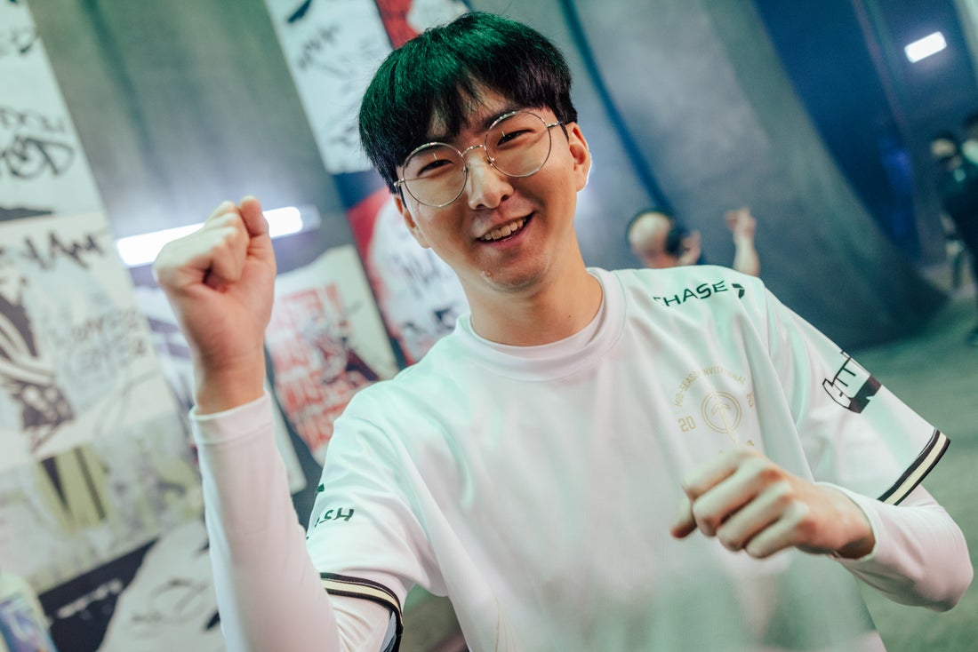 而是在更衣 而是在更衣